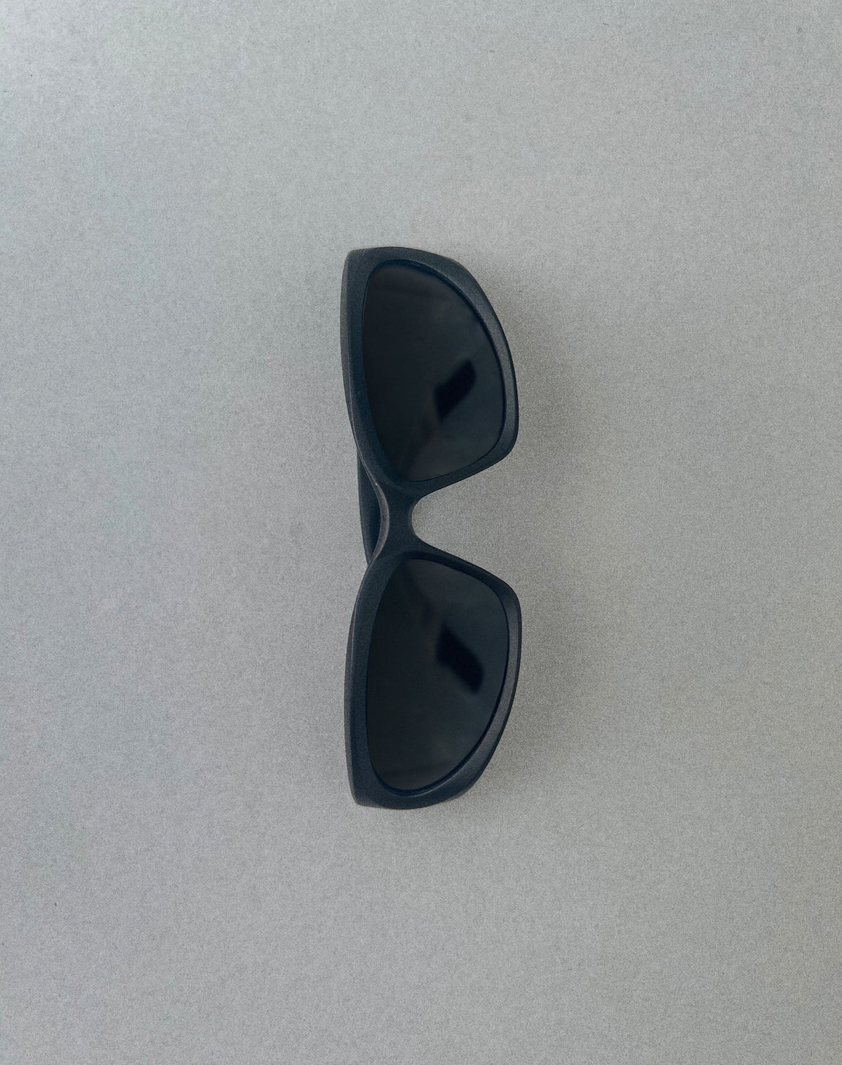 Blake Wrap Sunglasses in Black