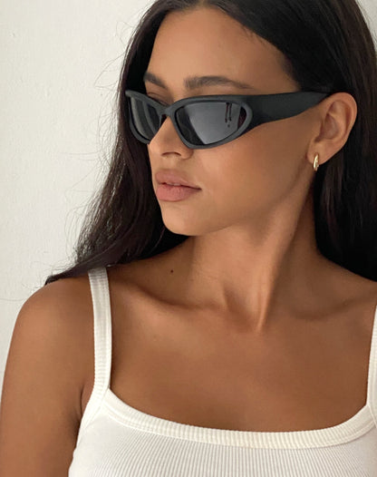 Blake Wrap Sunglasses in Black
