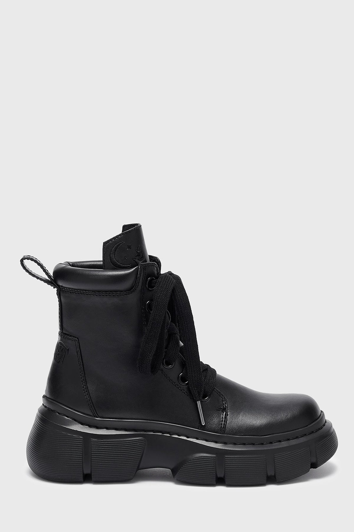 Discordant Boots